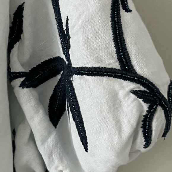 Chico’s lantern sleeve white with navy embroidery, Chico’s size 3 - Picture 4 of 5